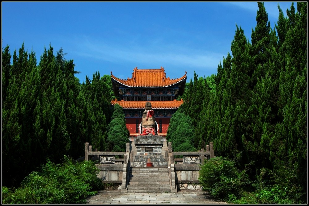 夹山景区核心景点,距石门县城8公里,寺周围山水环绕,景色