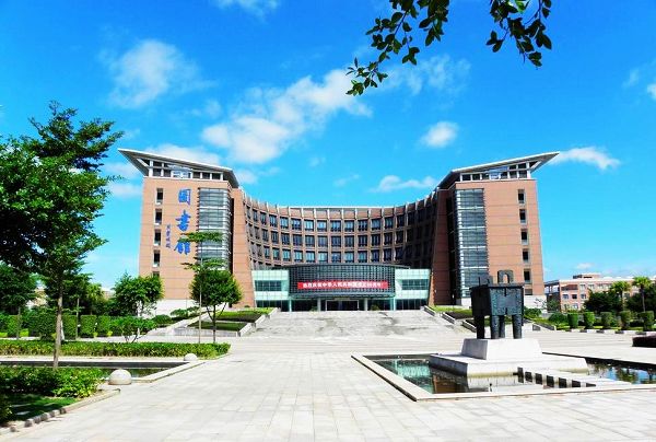  p> b>福建师范大学图书馆 /b>历史可追溯到1907年建校的 a href="#"