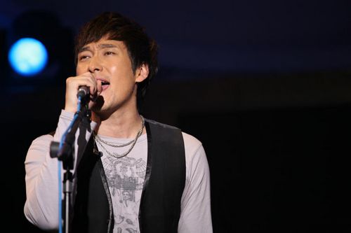  p>满江,1973年1月9日出生于北京市,中国内地流行乐男歌手,音乐制作人