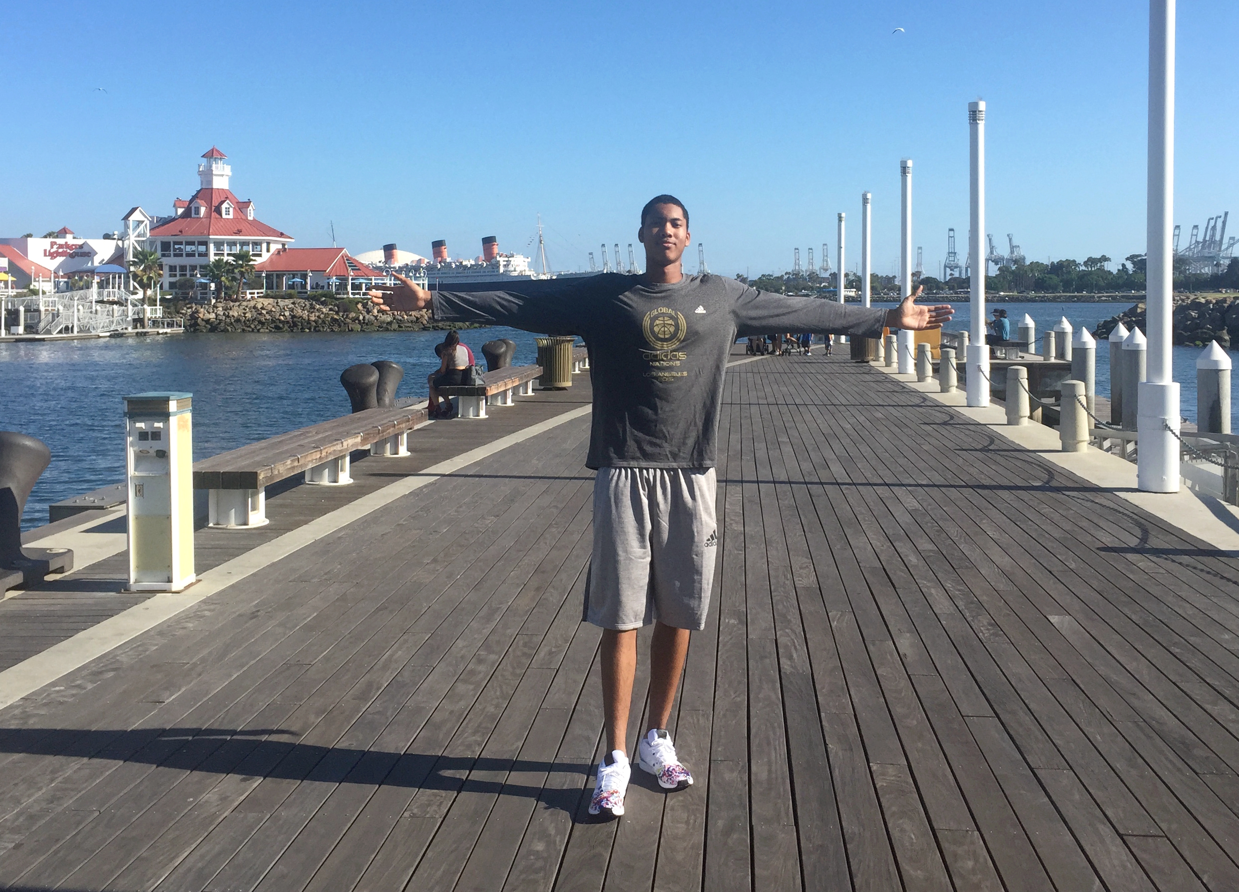  p>塔瑞克·加尼尤(taruike jianiyou),中文名丘天,1998年3月17日出生