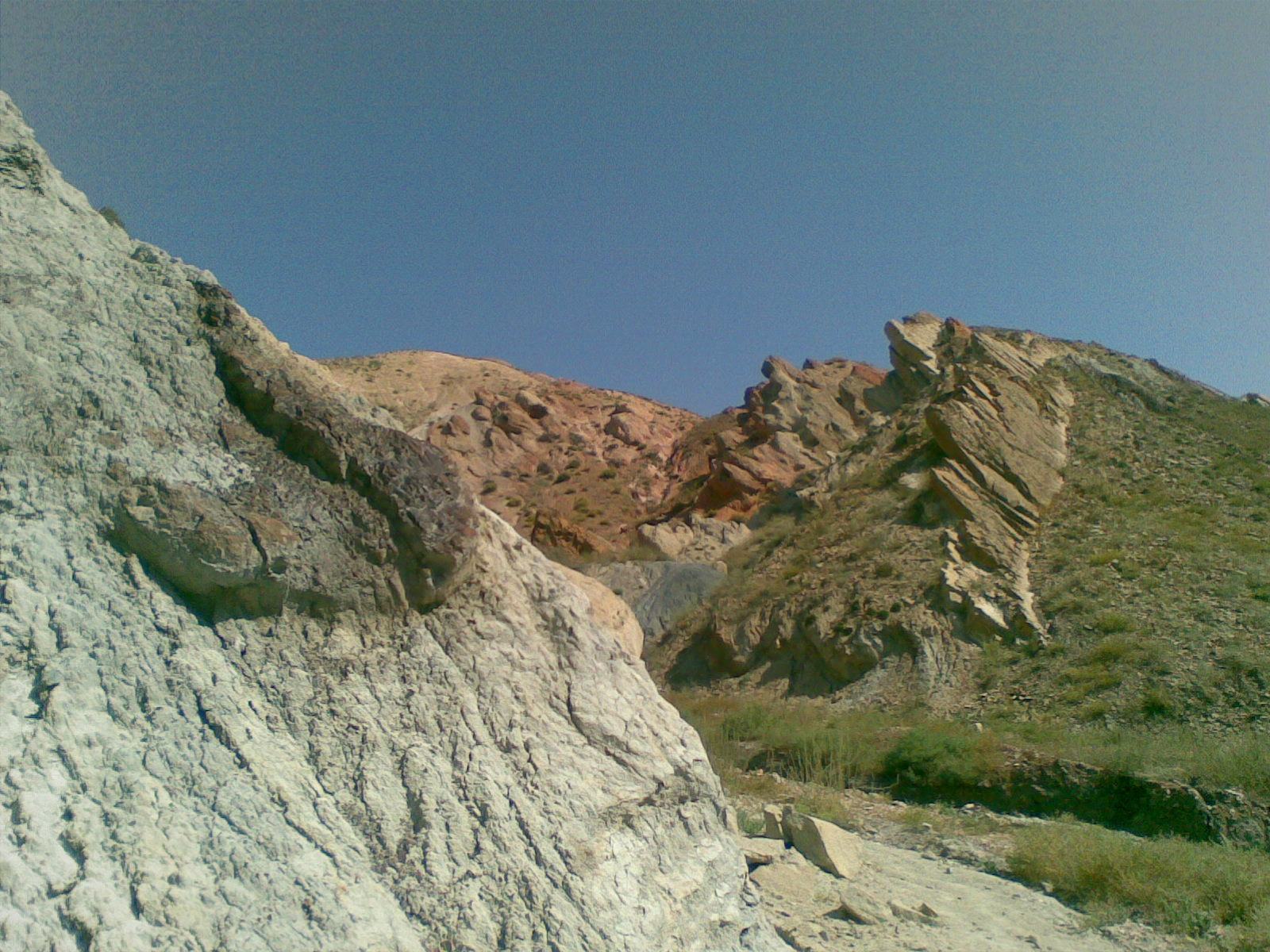 火龙洞 /span> sup data-ctrid="tcg8jhqott7q">1 /sup>位于新疆伊犁