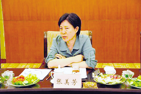  p data-id="gnbhnczhqg">1958年4月出生的张美芳,为江苏南通人,1976