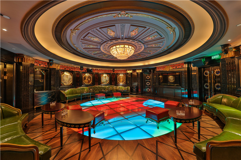 全称"上海百乐门"(paramount),占地面积2550 m  ,是上海标志性娱乐