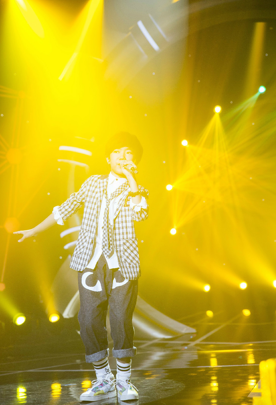 中国新声代第三季 /a>学员,"节奏小子"谢昊轩时尚潮流的苏格兰裙搭配