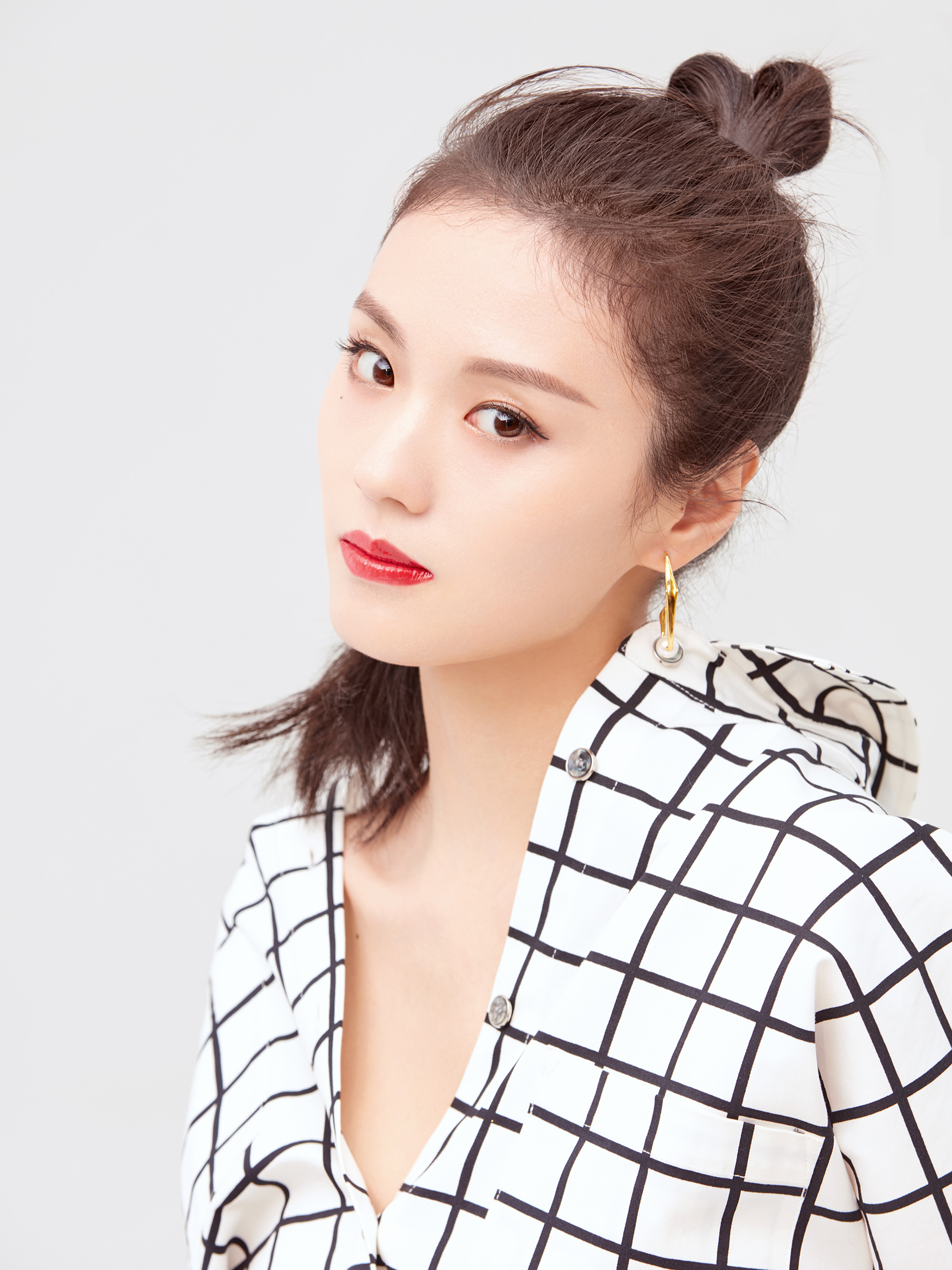  p data-id="gnapu65d8g">吴了了,女,中国内地女演员.