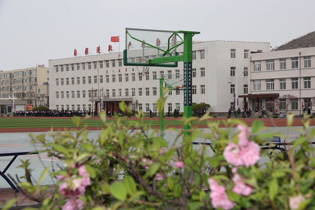 东港市第一中学