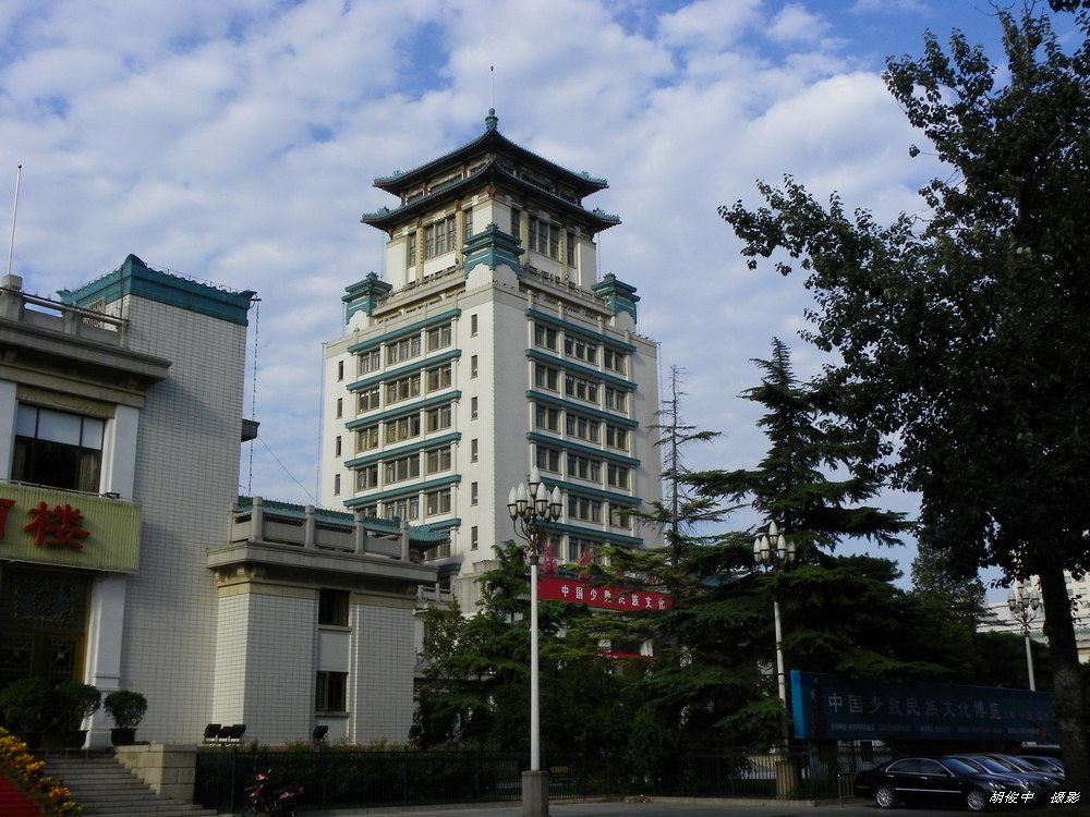 是一座具有博物馆性质的民族风情展览馆,民族文化宫建筑独特,极具民族