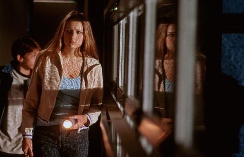  p>《玻璃屋的秘密》是2001年9月24日美国上映的惊悚类型电影,由