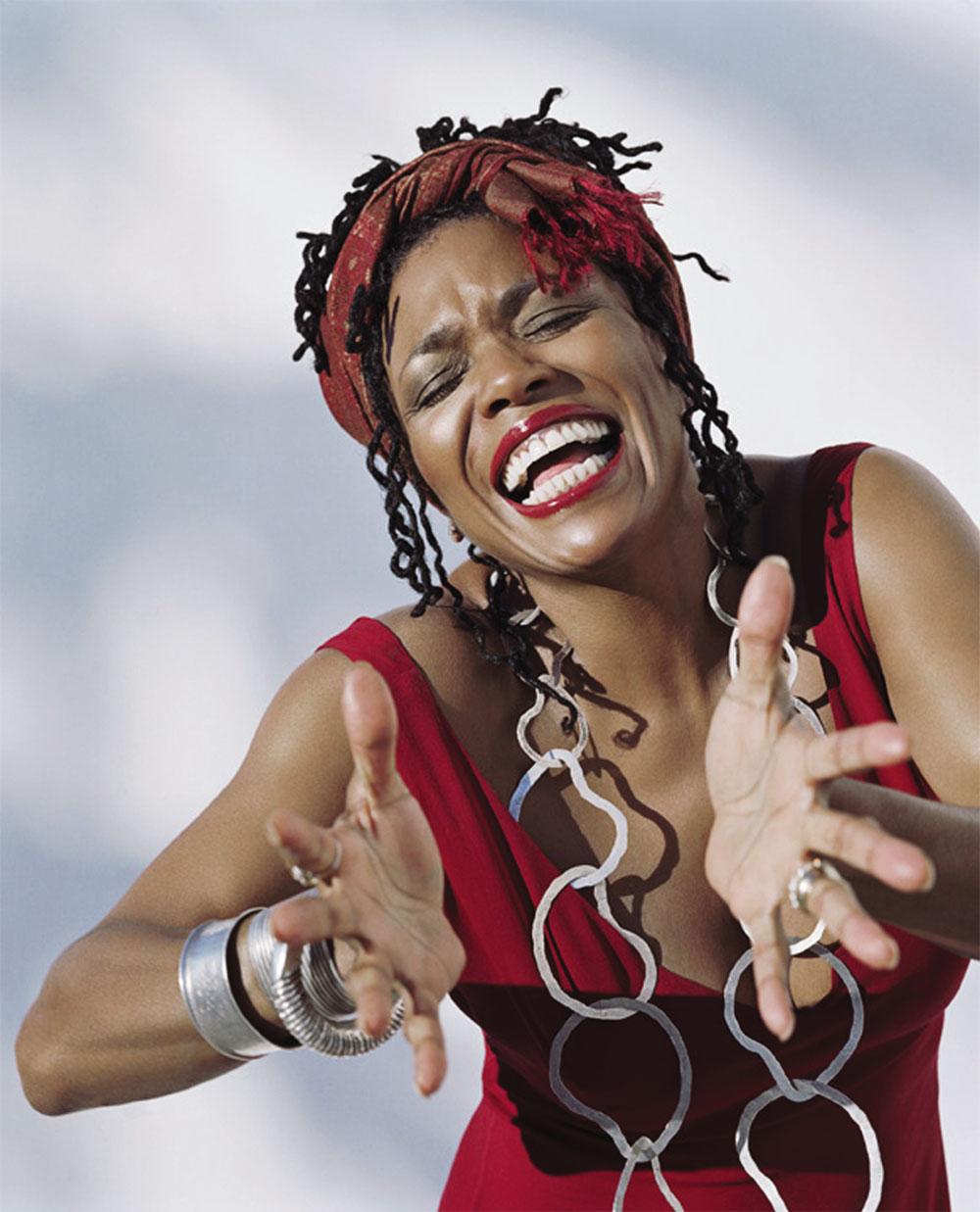  p>迪·迪·布里姬沃特(dee dee bridgewater),美国女歌手.