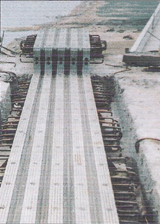  p>tst桥梁伸缩缝也叫无缝伸缩缝粘接料,是一种沥青填充式桥梁伸缩缝