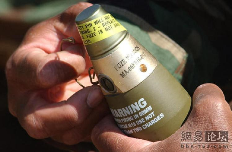  p>引信又称信管.装在炮弹,炸弹,地雷等上的一种引爆装置.