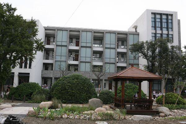 上海市嘉定区安亭高级中学