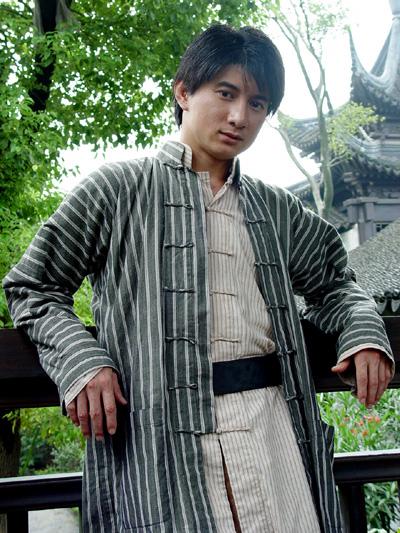  p>《风满楼》是2004年出品的民国剧情电视剧,该剧由 a target="