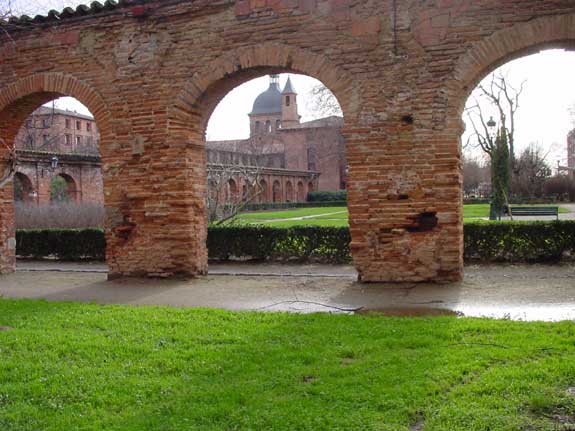  p>图卢兹社会科学第一大学(法文:université toulouse-i-capitole)