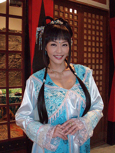 唐小玲,是《怀玉传奇》中的人物,阎君的