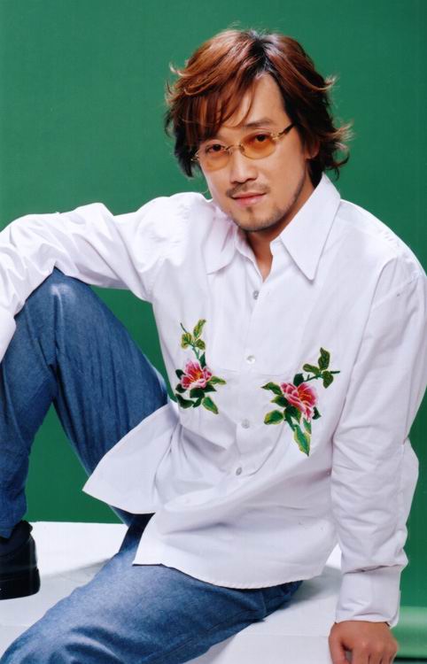  p>周传雄(steve chou),1969年6月7日生于台湾省台中市,祖籍湖北省