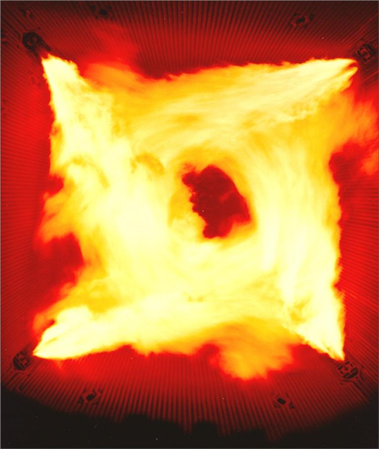 火焰炉炉膛内的火焰通常与物料直接接触,火焰直接给物料加热.