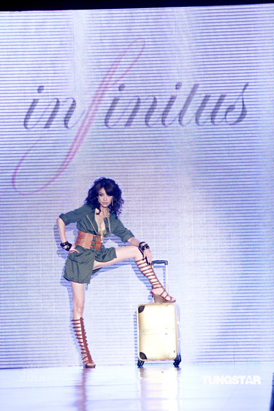 台湾知名女模特,从艺于伊林模特公司,有着"黑珍珠"之称