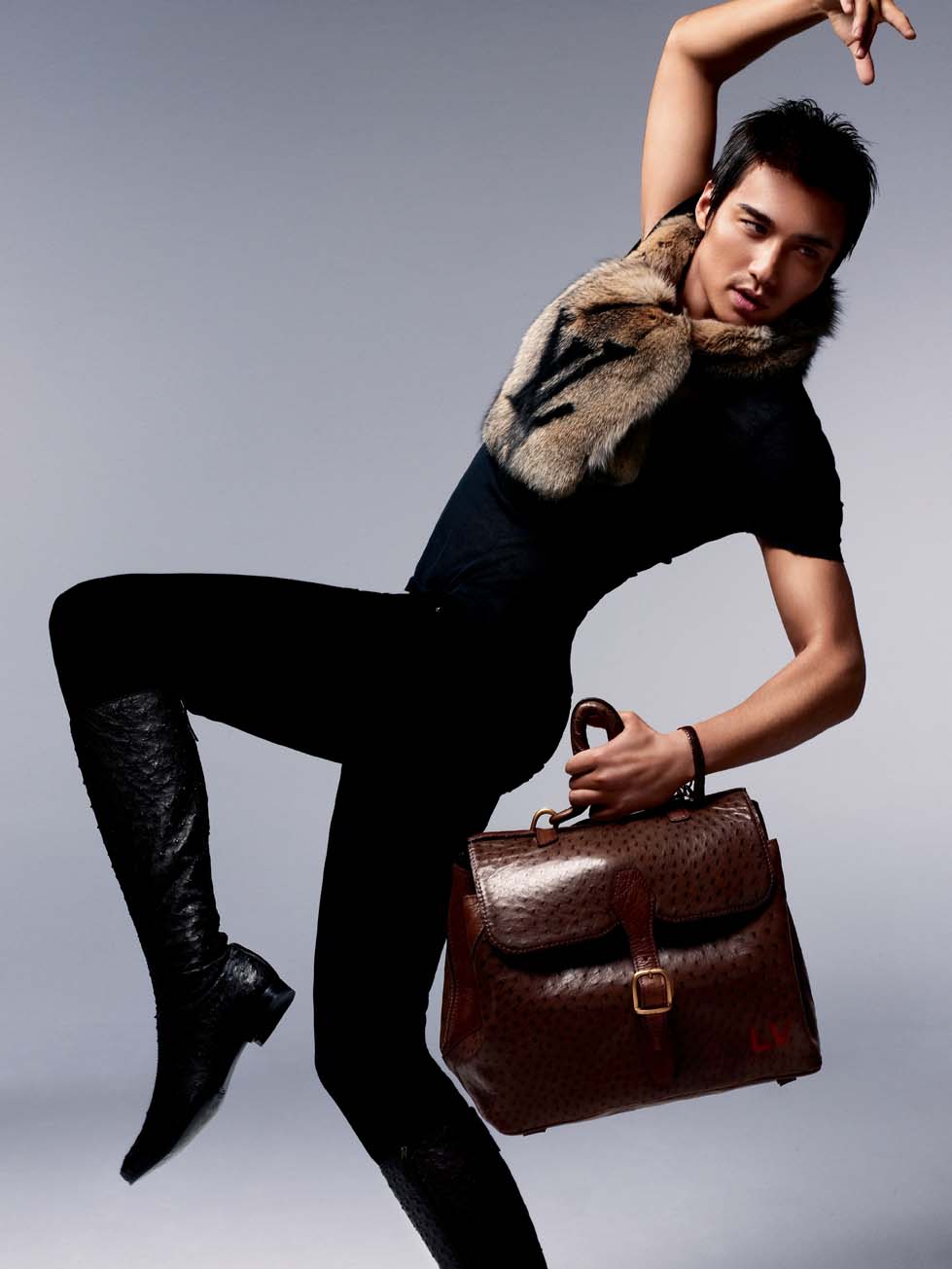  p>胡兵,1971年2月14日出生于浙江省杭州市,中国内地男演员,模特,歌手