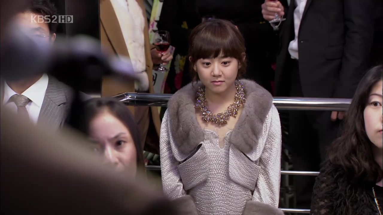  p> a target="_blank" href="/item/文瑾莹">文瑾莹 /a>,即文根英