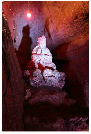 莲花洞景区 /b>,位于河北 a target="_blank" href="/item/邯郸