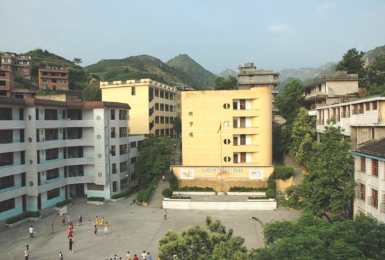  p>寿宁二中坐落于古镇斜滩,前身是原胡文虎小学,建在马祖庙即大后宫