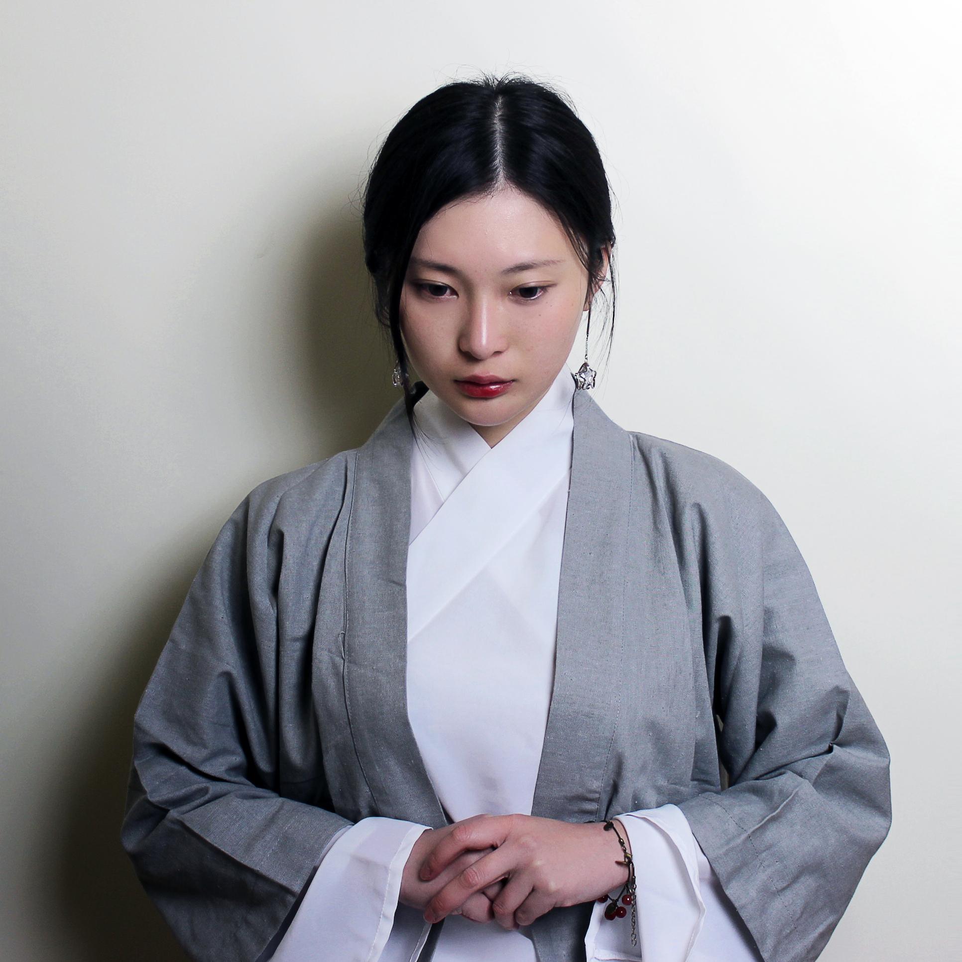  p data-id="gnvhynfpy4">《花开十三月》是重小烟演唱的歌曲,由半生