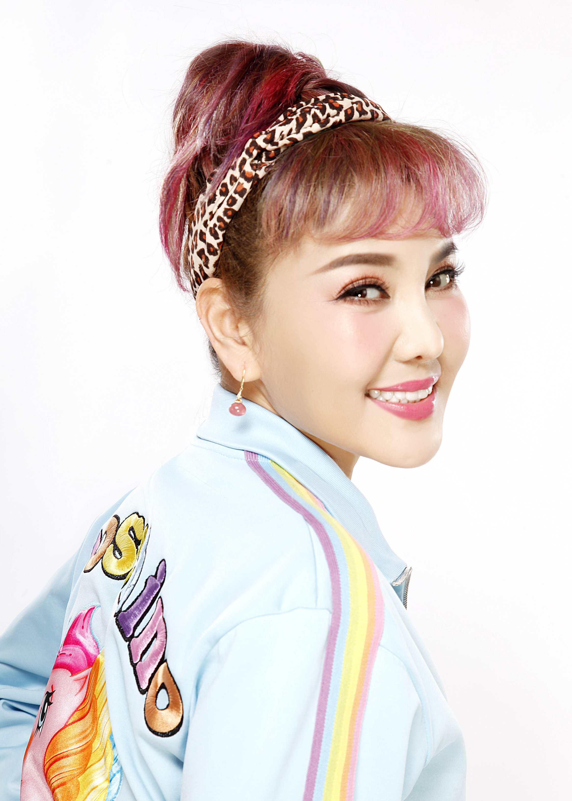 data-lemmaid="173741">内蒙古 /a>,中国蒙古族青年歌唱家,全国青联