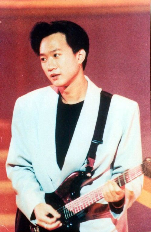 家驹(1962年6月10日—1993年6月30日),出生于中国香港,祖籍广东省台山