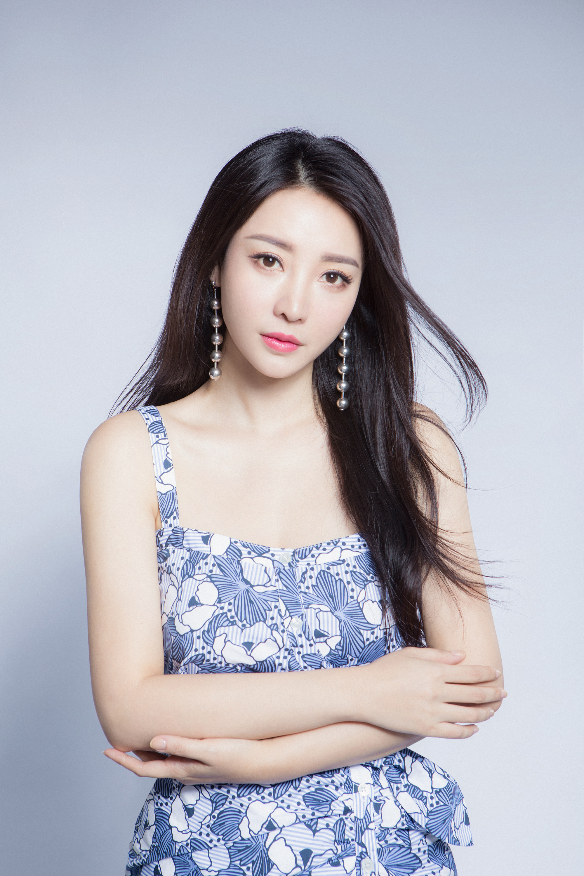  p>柳岩(ada),1980年11月8日出生于湖南省衡阳市,中国内地女演员,歌手