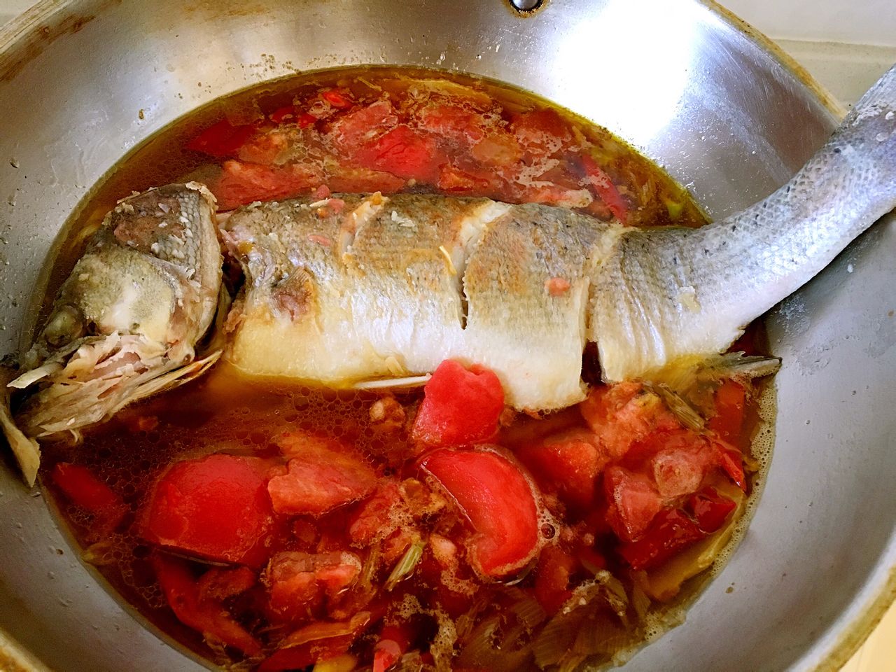 番茄炖鲈鱼