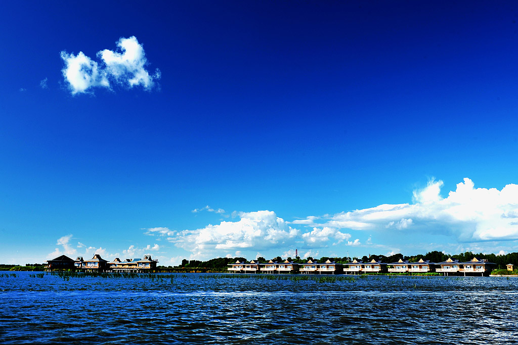  p data-id="gnwmv55ko7">连环湖位于中国黑龙江省大庆市杜尔伯特蒙古