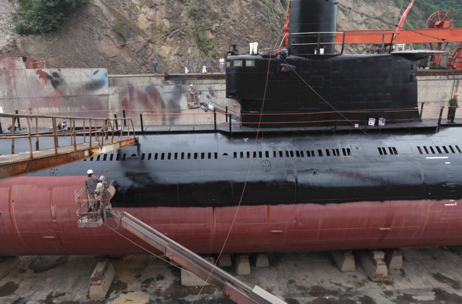  p>633型潜艇(俄文: b>проекта 633 /b>,中文: b>633工程, /b>