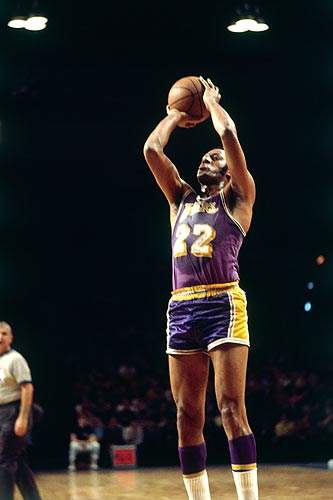  p>埃尔金·贝勒(elgin baylor,1934年9月16日—2021年3月),出生于