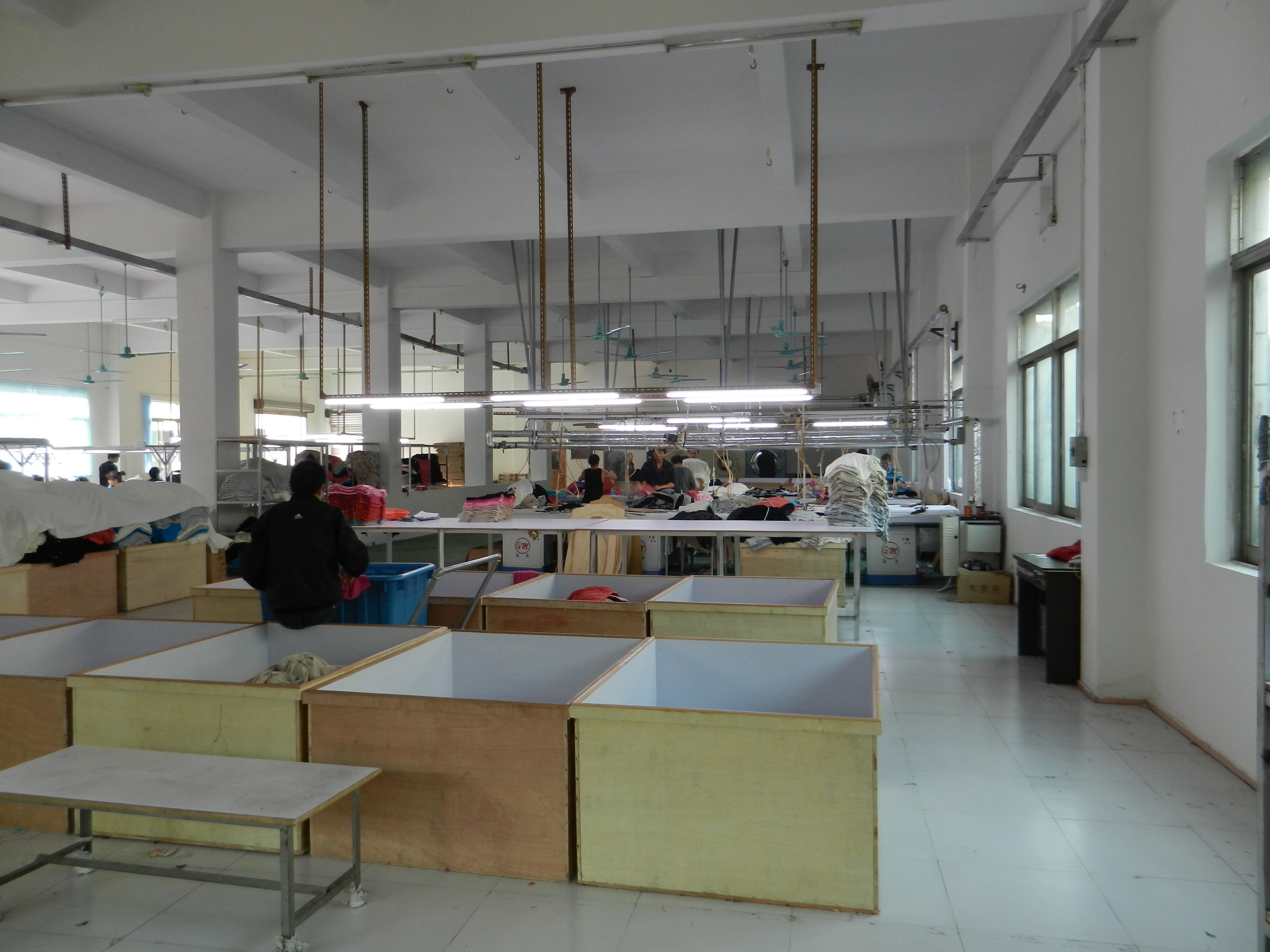 毛衣加工指的是纱线做成针织物毛衣的一系列