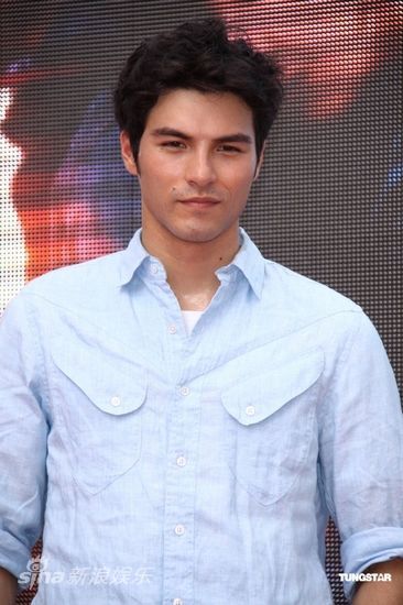  p>凤小岳(rhydian vaughan),1988年3月10日出生,华语影视男演员,模特