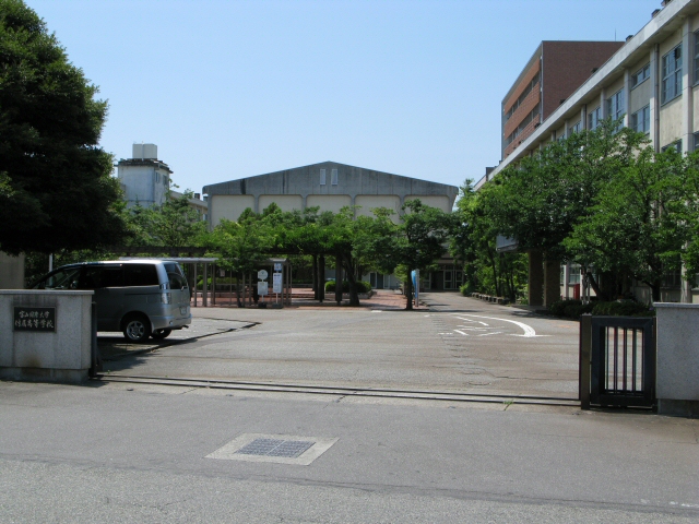 富山国际大学