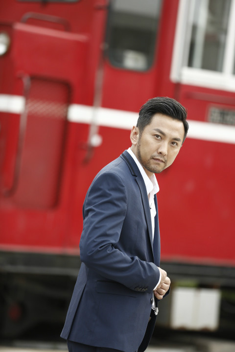  p data-id="gnwkd4vxeg">李华,男,青年演员,毕业于中央戏剧学院2001