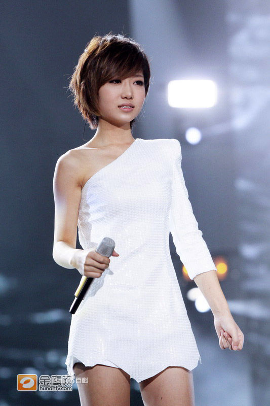  p>洪辰,1991年10月9日出生于江苏省常州市,中国内地女歌手,演员,毕业