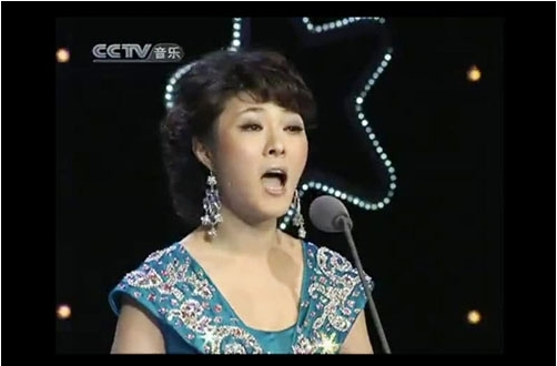铁路文工团歌唱演员罗菲