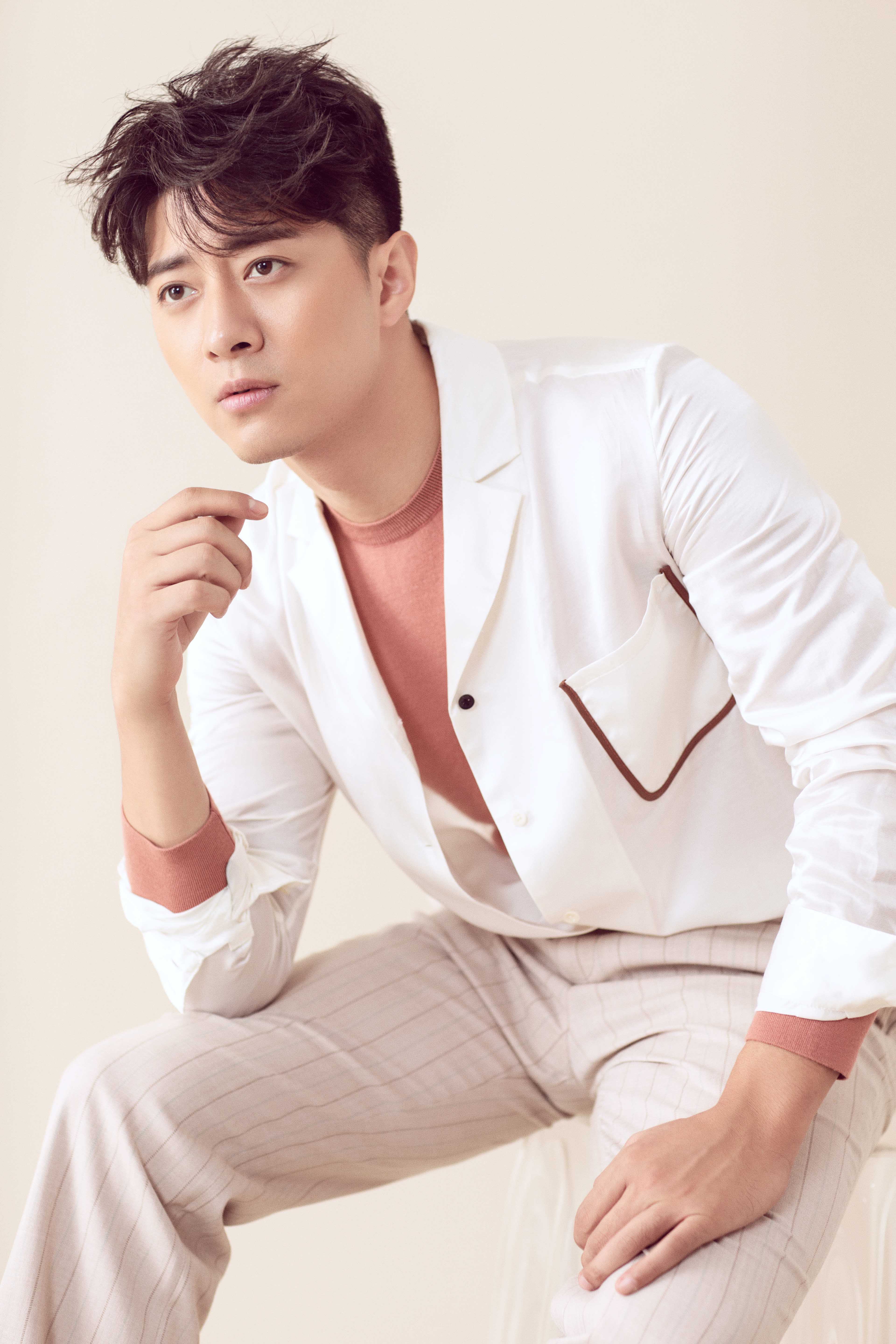 ="go0a27maqt">郭家豪,原名郭郁滨,1987年11月19日出生于山东省青岛市