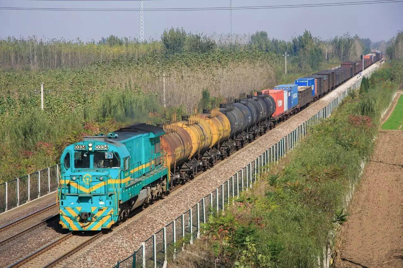  p>京九铁路(beijing-kowloon railway),简称京九线,是中国境内一条