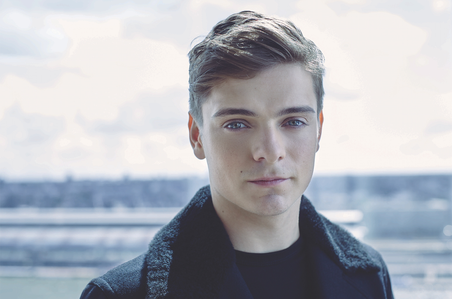  p>马丁·盖瑞斯(martin garrix),原名马亭·杰拉德·嘉伟森(martijn