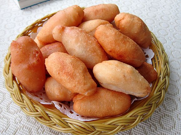  p data-id="gn7h2yf6ub">香酥牛奶糯米果是由糯米粉,牛奶等为主要