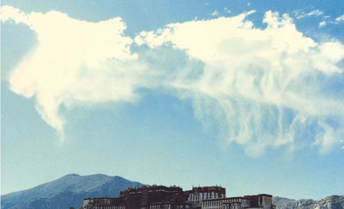 a>,最终在 a href="#" data-lemmaid="53706">云 /a>底形成白色的丝缕