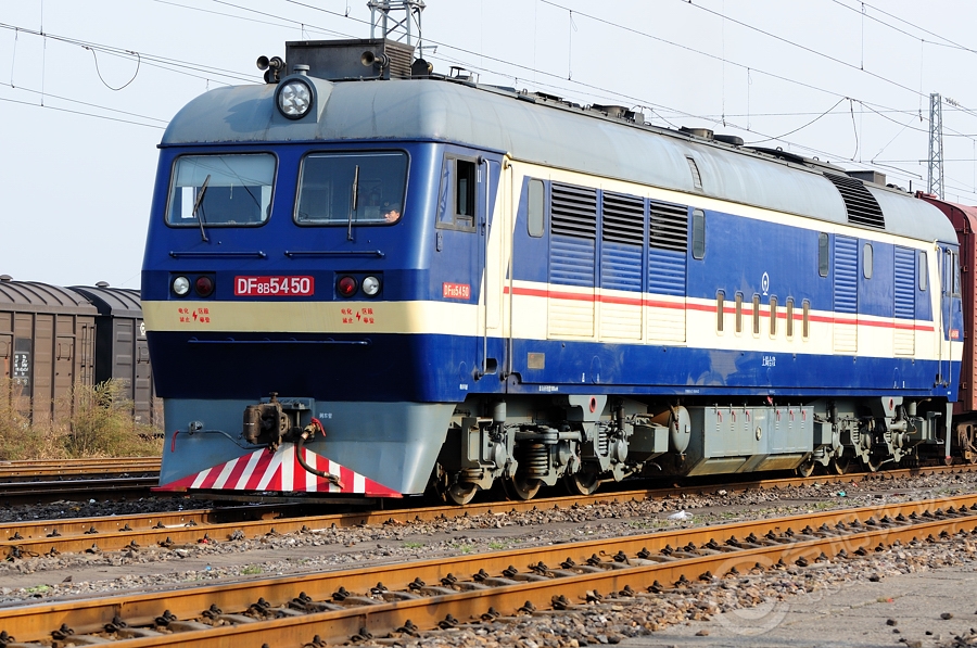 ">东风型内燃机车 /a>是大连机车车辆工厂1964年开始成批生产的干线 a