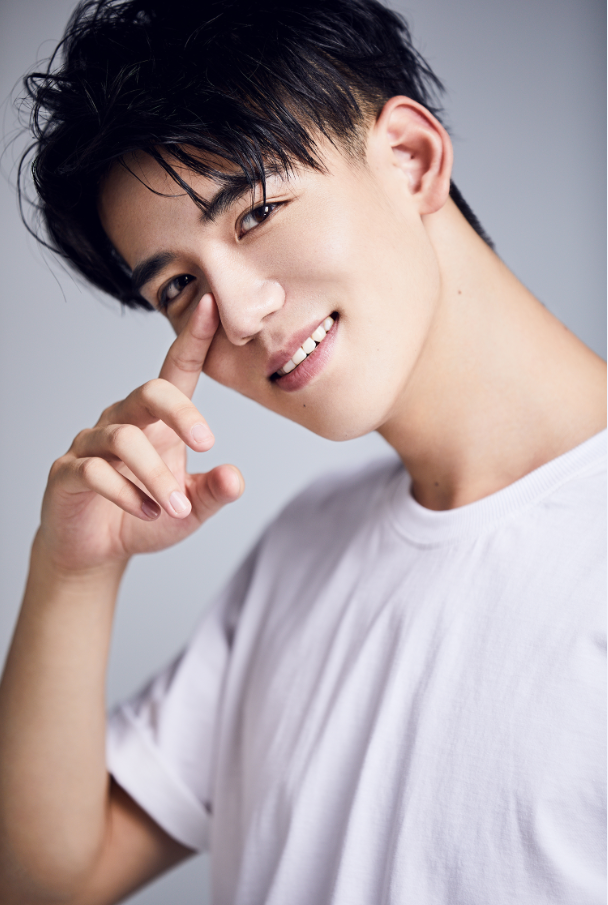  p data-id="gnblc2zzjj">梁超,1995年8月31日出生于山西省,毕业于 a