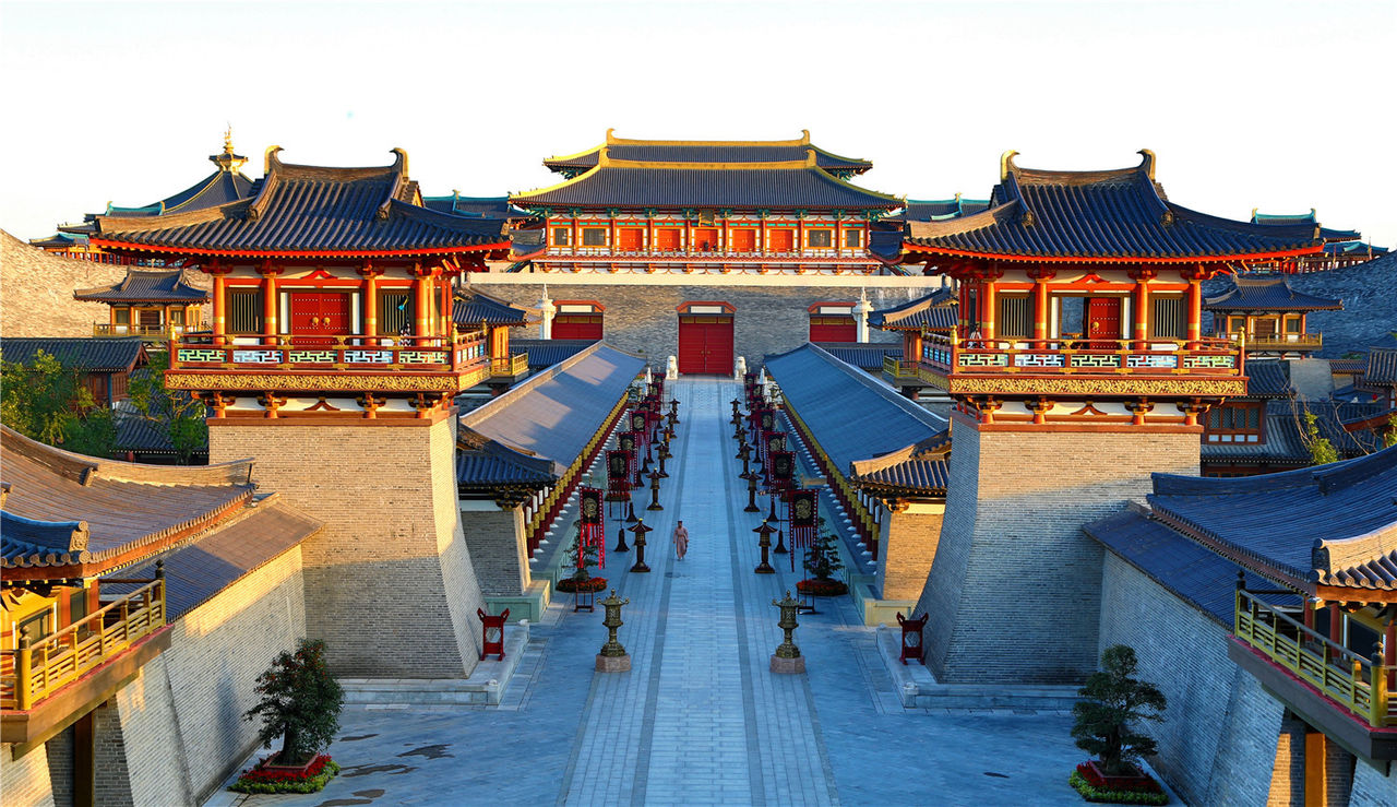 唐城由唐朝影视基地和<a target="