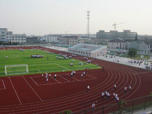 成立于2000年,是常州市第一所公办九年一贯制学校;随着教育形式发展和