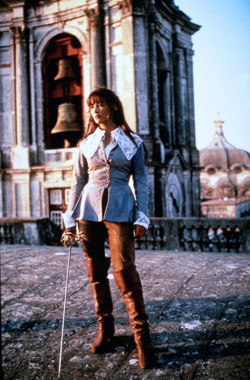  p>《豪情玫瑰》是1994年上映的法国冒险喜剧 a href="#" data-lemma